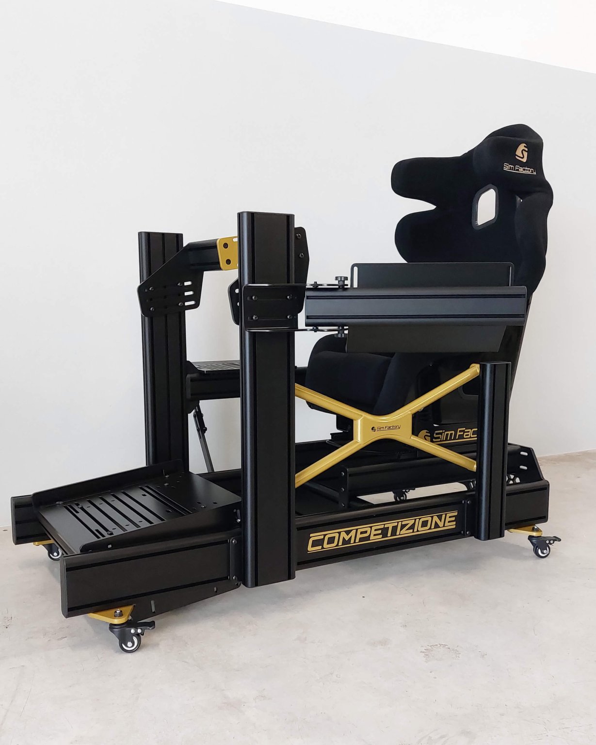 Postazione di guida per sim racing con struttura in alluminio