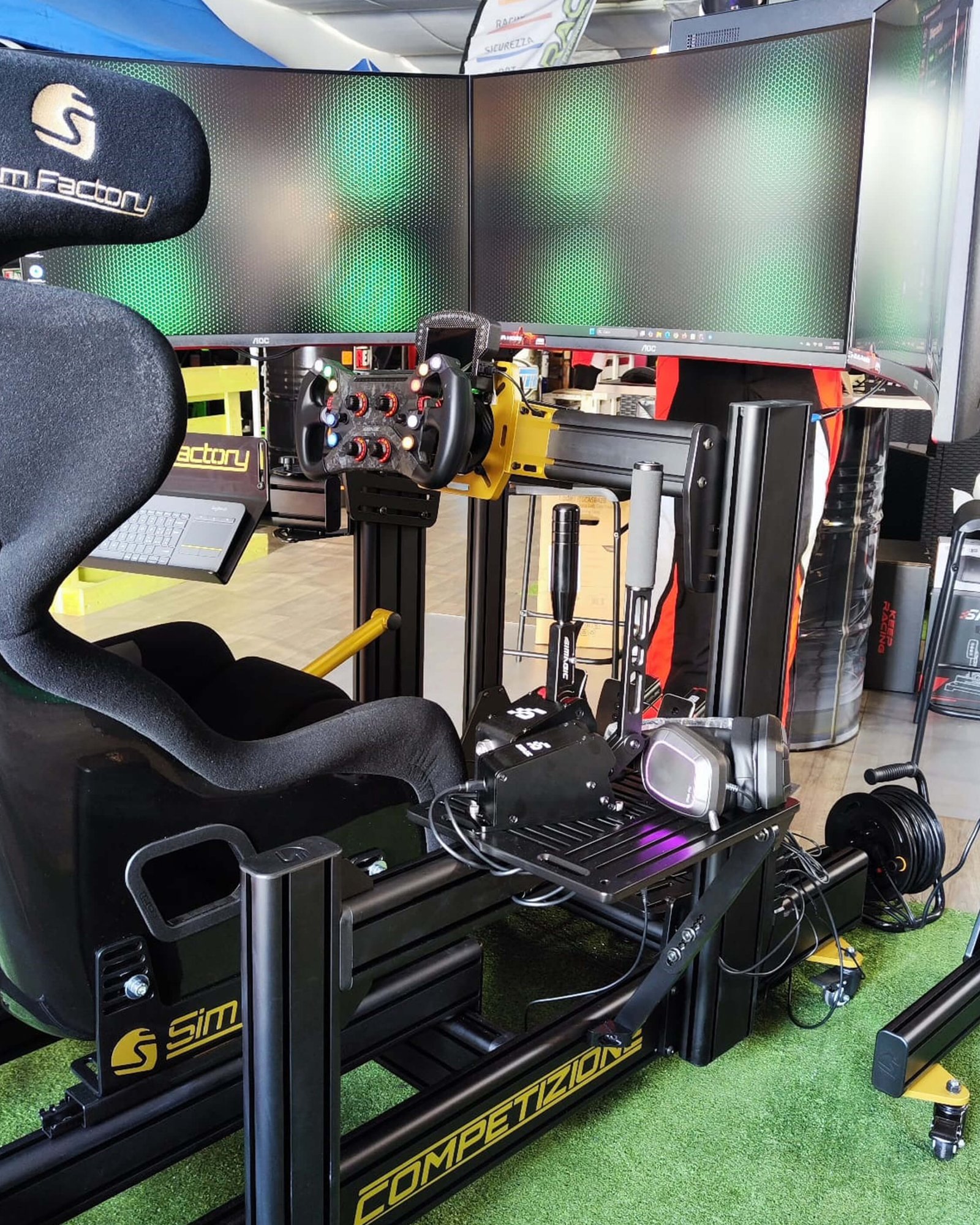 Simulatore di guida ad alte prestazioni per appassionati di motorsport virtuale
